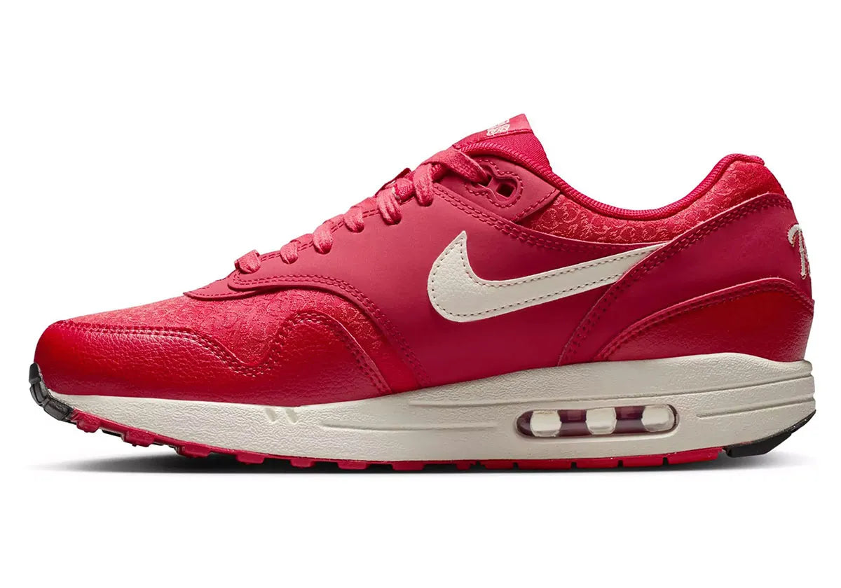 Nike Air Max 1 Texas Rangers City Connect 2026 avec coloris inspiré du baseball texan, unité Air visible et finitions premium.