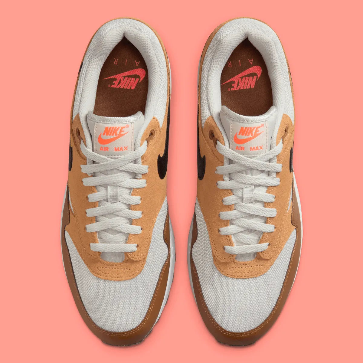 Nike Air Max 1 Essential British Tan Light Bone, sneaker Nike Air Max 1 avec coloris British Tan et Light Bone, amorti Nike Air visible et finitions premium.