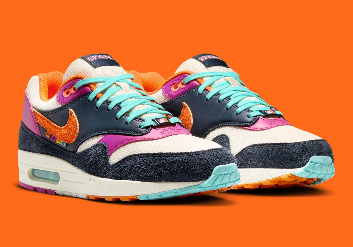 Nike Air Max 1 Padres City Connect 2026 marron et beige en mesh et suède avec semelle Air visible et détails baseball exclusifs. vue de 3/4