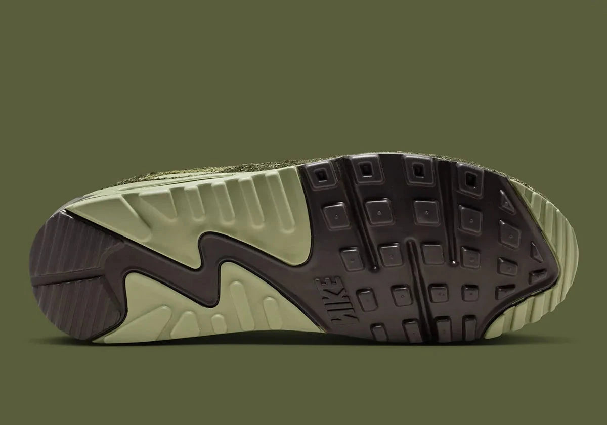 Sneakers Nike Air Max 90 Premium Skunk vert foncé en matières premium texturées avec unité Air visible et design iconique