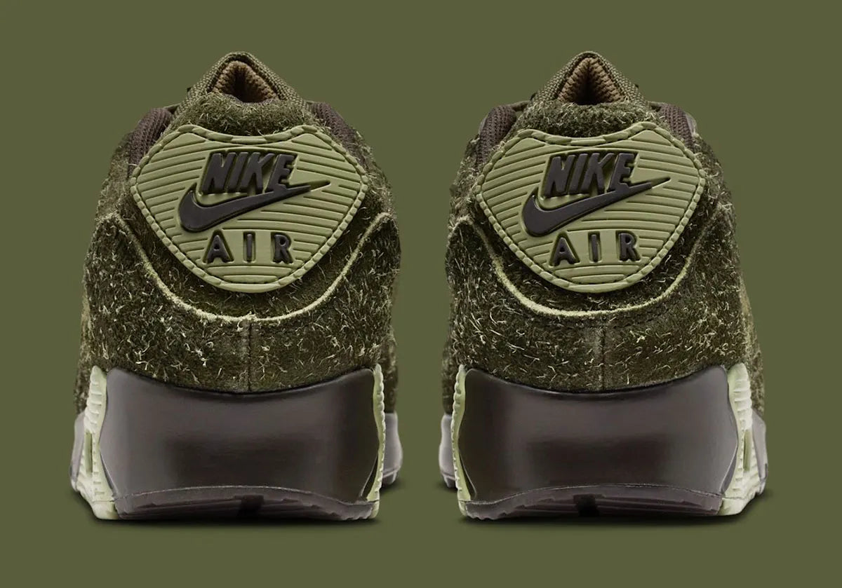 Sneakers Nike Air Max 90 Premium Skunk vert foncé en matières premium texturées avec unité Air visible et design iconique