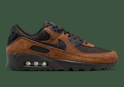 Nike Air Max 90 Premium Light British Tan Velvet Brown, sneaker beige et marron en suède et cuir avec détails noirs et unité Max Air visible.