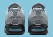 Nike Air Max 95 OG Big Bubble Cool Grey Silver, sneaker grise et argentée avec panneaux ondulés, détails Mineral Teal et unités Max Air visibles.