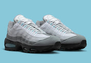 Nike Air Max 95 OG Big Bubble Cool Grey Silver, sneaker grise et argentée avec panneaux ondulés, détails Mineral Teal et unités Max Air visibles.