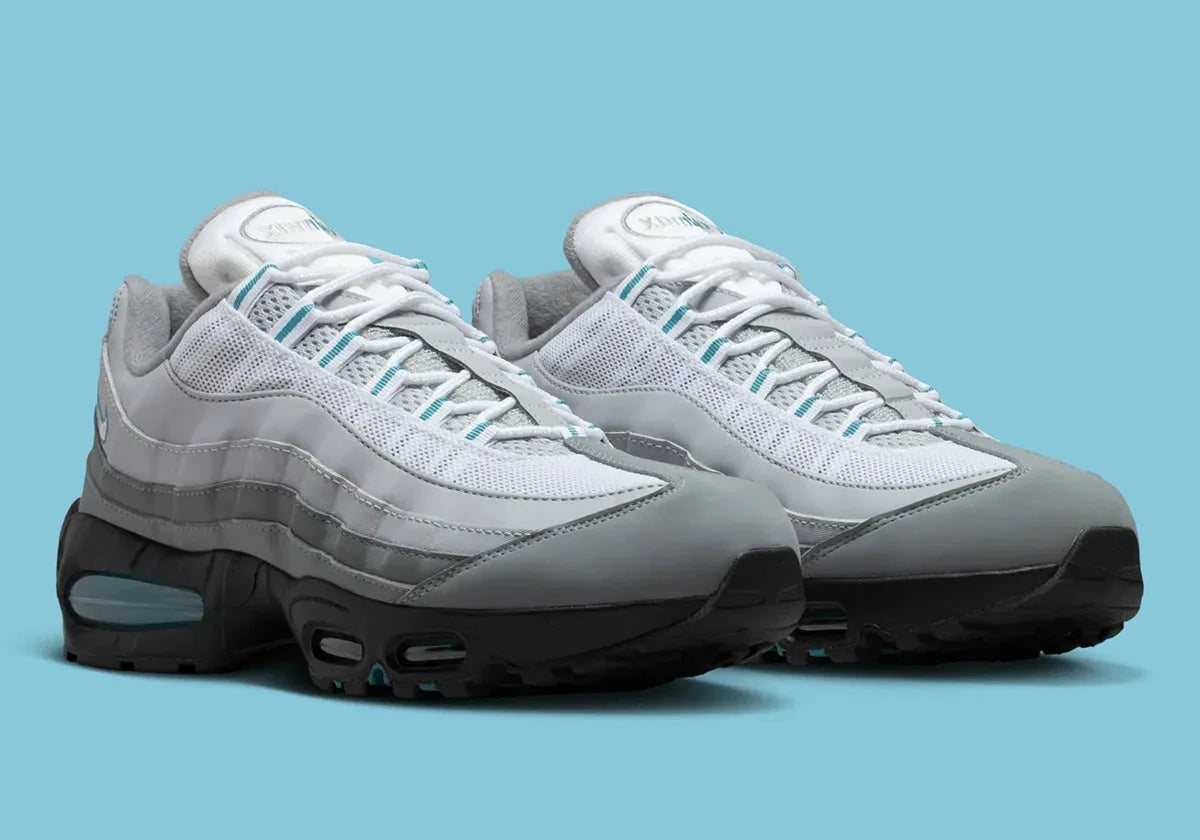 Nike Air Max 95 OG Big Bubble Cool Grey Silver, sneaker grise et argentée avec panneaux ondulés, détails Mineral Teal et unités Max Air visibles.