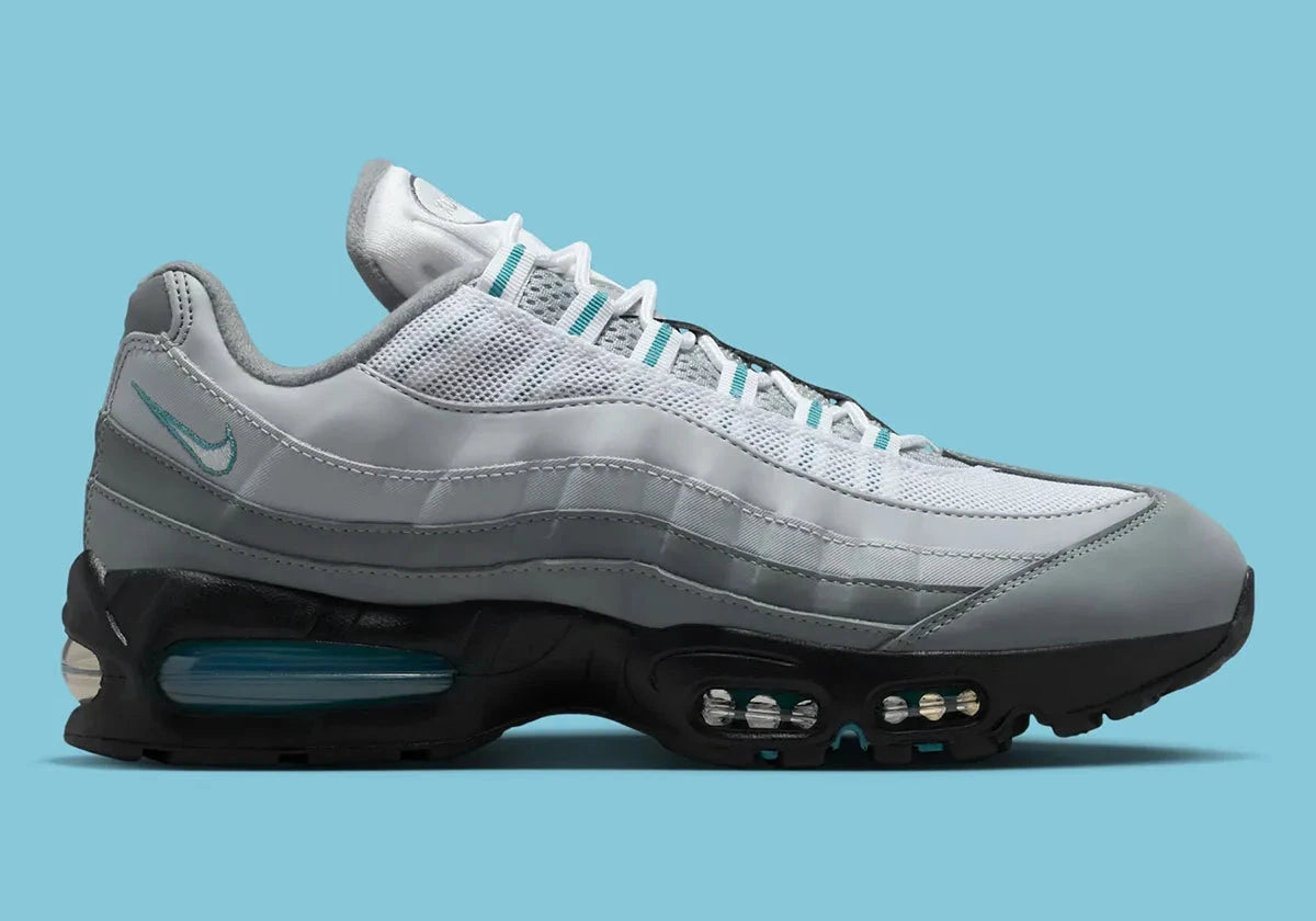 Nike Air Max 95 OG Big Bubble Cool Grey Silver, sneaker grise et argentée avec panneaux ondulés, détails Mineral Teal et unités Max Air visibles.
