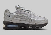 Sneakers Nike Air Max 95 SE Big Bubble en argent métallisé, avec mesh respirant, cuir synthétique premium et bulle Air Max visible surdimensionnée.Vue de coté 