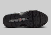 Sneakers Nike Air Max 95 SE Big Bubble en argent métallisé, avec mesh respirant, cuir synthétique premium et bulle Air Max visible surdimensionnée.Vue de la semelle extérieur 