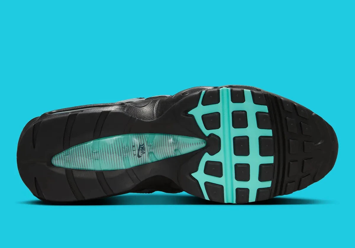 Sneakers Nike Air Max 95 noires avec accents Aurora Green en mesh et matières synthétiques avec amorti Air Max visible