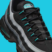 Sneakers Nike Air Max 95 noires avec accents Aurora Green en mesh et matières synthétiques avec amorti Air Max visible
