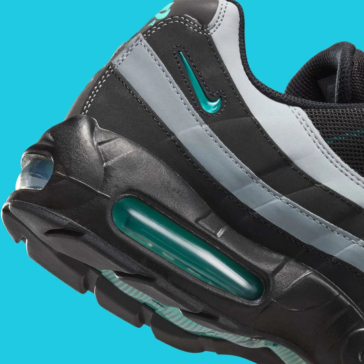 Sneakers Nike Air Max 95 noires avec accents Aurora Green en mesh et matières synthétiques avec amorti Air Max visible