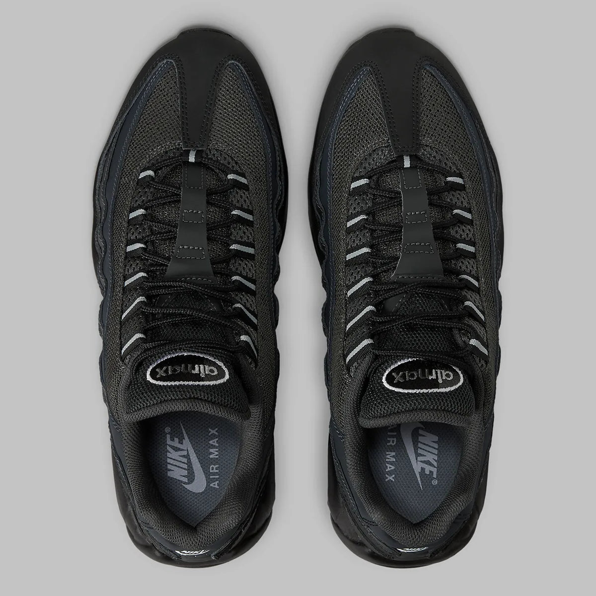 Nike Air Max 95 Black Silver noire et grise avec panneaux superposés Black, Anthracite et Stadium Grey et unités Nike Air visibles vue du dessus. 