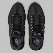 Nike Air Max 95 Black Silver noire et grise avec panneaux superposés Black, Anthracite et Stadium Grey et unités Nike Air visibles vue du dessus. 