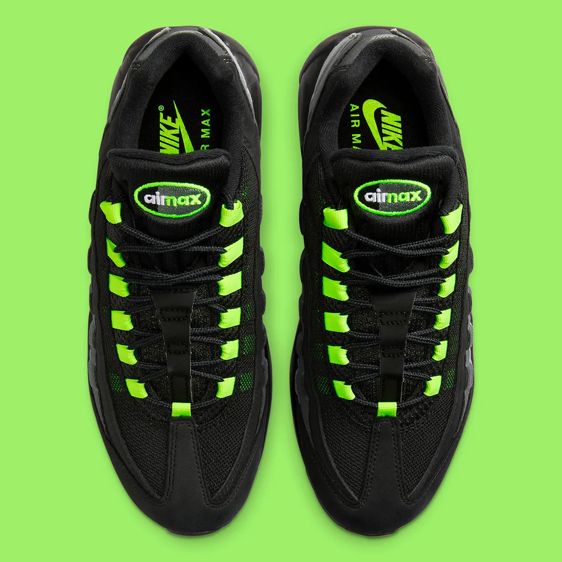 Nike Air Max 95 Black Neon FV4710-001, sneaker noire et grise en mesh et suède avec détails Volt et unités Nike Air visibles.