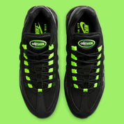 Nike Air Max 95 Black Neon FV4710-001, sneaker noire et grise en mesh et suède avec détails Volt et unités Nike Air visibles.