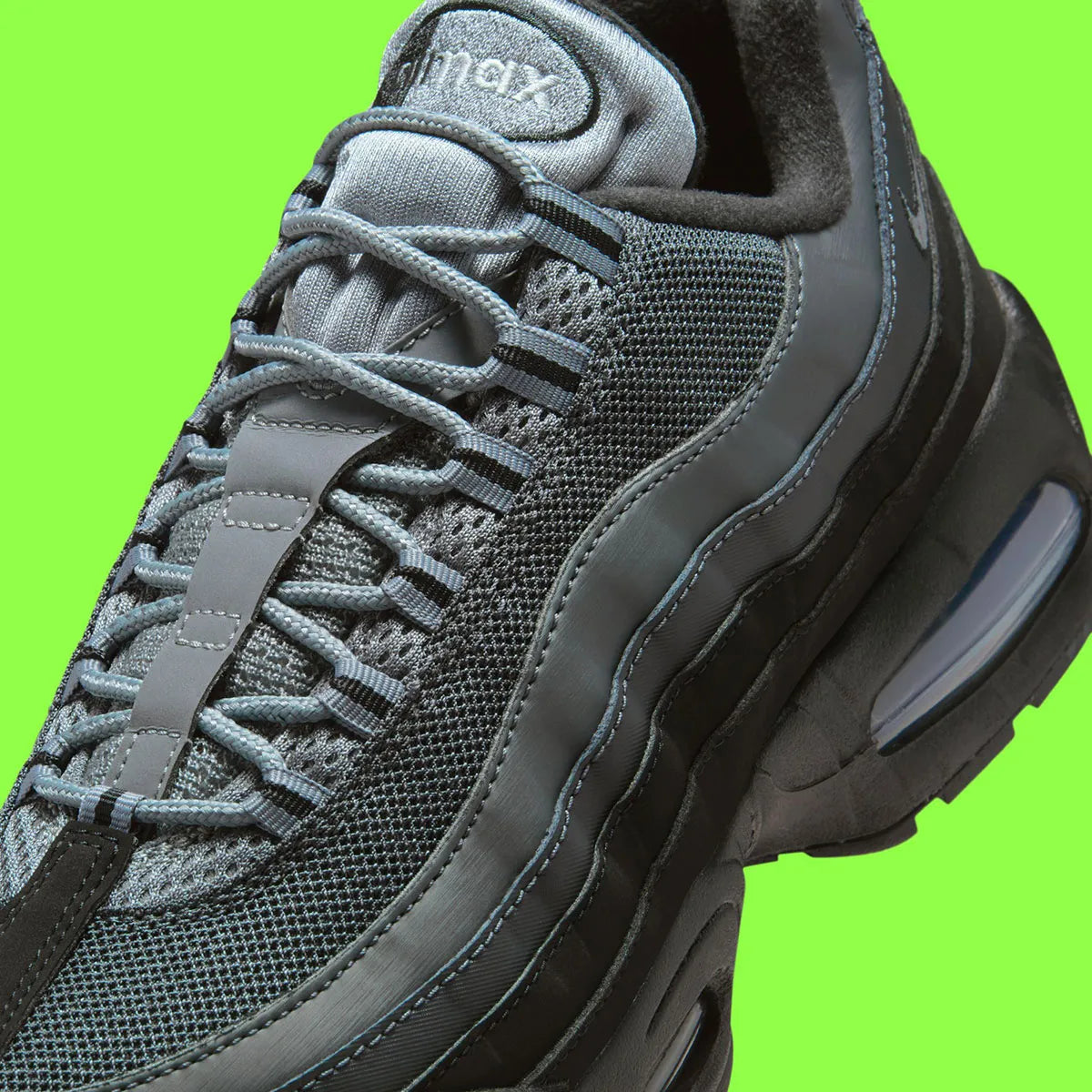 Nike Air Max 95 OG Big Bubble Black Lime Blast Anthracite, sneaker noire et anthracite avec détails vert Lime Blast et unités Max Air visibles.