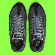 Nike Air Max 95 OG Big Bubble Black Lime Blast Anthracite, sneaker noire et anthracite avec détails vert Lime Blast et unités Max Air visibles.