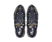 Sneakers Nike Air Max 95 Cavaliers Empt Blackened Blue en mesh technique sombre avec unités Air visibles et design ondulé iconique.Vue de haut 