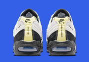 Nike Air Max 95 Big Bubble City Pack Paris Atelier, sneaker en toile claire à bords bruts avec détails Racer Blue et unités Max Air visibles.