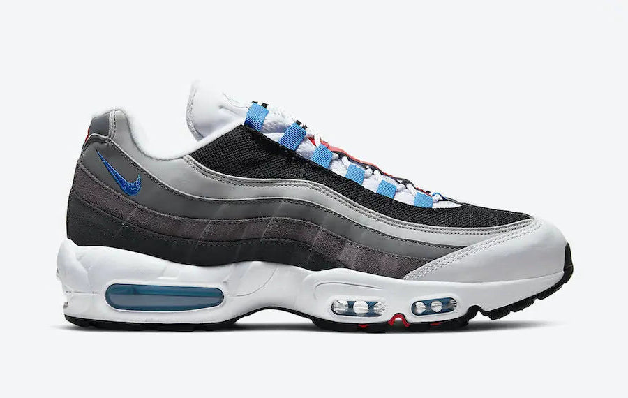Nike Air Max 95 Greedy 2020 multicolore avec panneaux noirs et gris, touches néon, rouges et bleues, empeigne en mesh, daim et cuir vue de profil. 