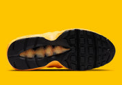 Sneakers Nike Air Max 95 NYC Taxi jaunes et noires en mesh et matières synthétiques avec amorti Air Max visible. Vue du dessous 