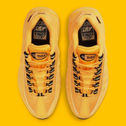 Sneakers Nike Air Max 95 NYC Taxi jaunes et noires en mesh et matières synthétiques avec amorti Air Max visible. Vue du dessus 