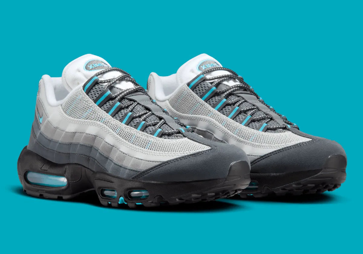 Nike Air Max 95 Baltic Blue, sneaker grise Iron Grey et Smoke Grey avec détails bleu Baltic et unités Nike Air visibles.