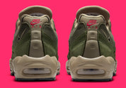 Nike Air Max 95 Matte Olive DQ8570-200, sneaker kaki et Rough Green en mesh, canvas et suède avec unités Nike Air visibles.