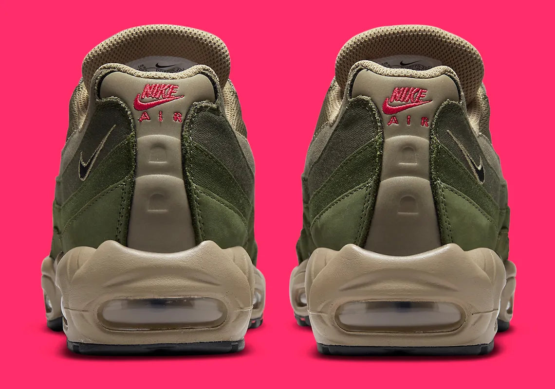 Nike Air Max 95 Matte Olive DQ8570-200, sneaker kaki et Rough Green en mesh, canvas et suède avec unités Nike Air visibles.