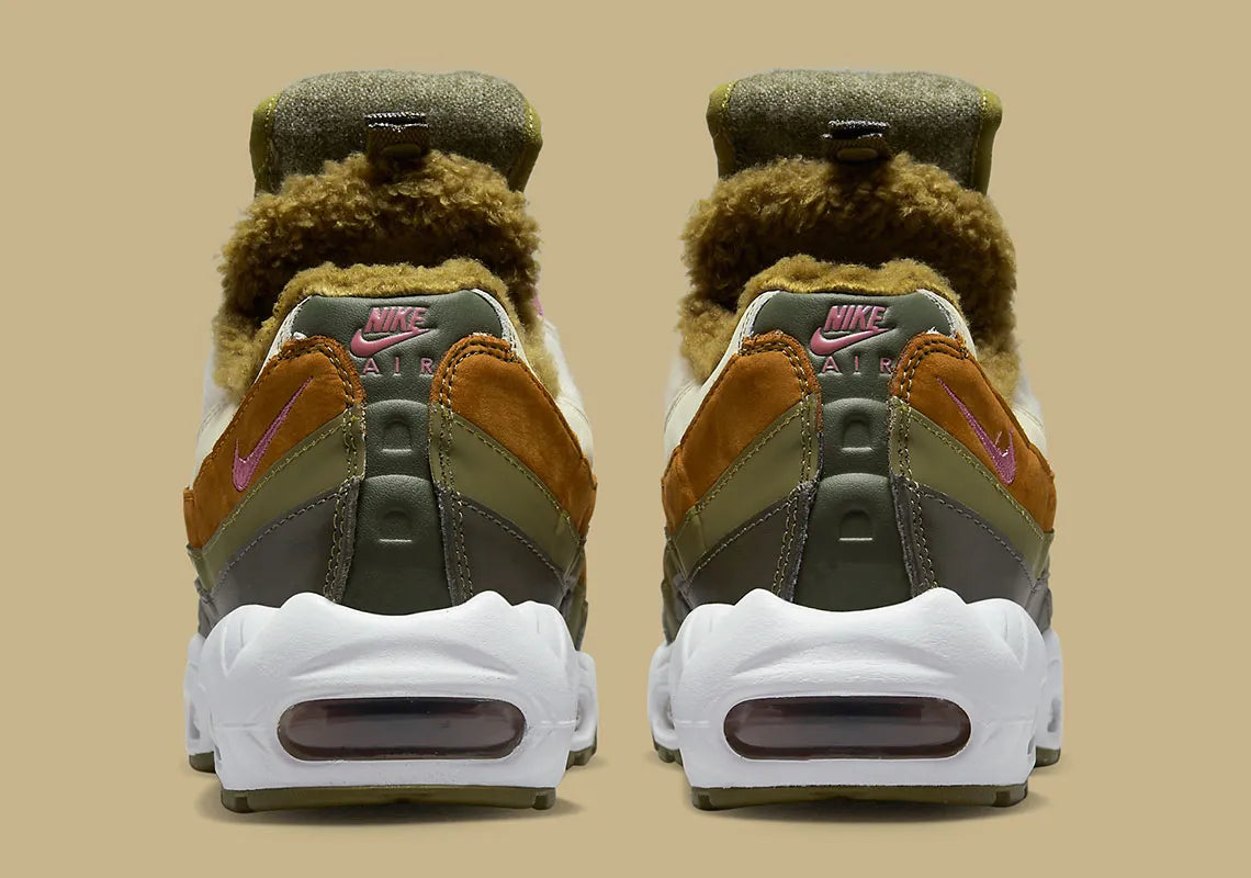 Nike Air Max 95 N7 2023 kaki, marron et écrue avec panneaux multicouches, pochette amovible sur la languette et détails rose Light Bordeaux.