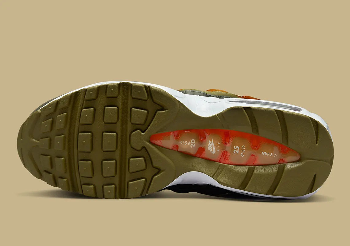Nike Air Max 95 N7 2023 kaki, marron et écrue avec panneaux multicouches, pochette amovible sur la languette et détails rose Light Bordeaux.