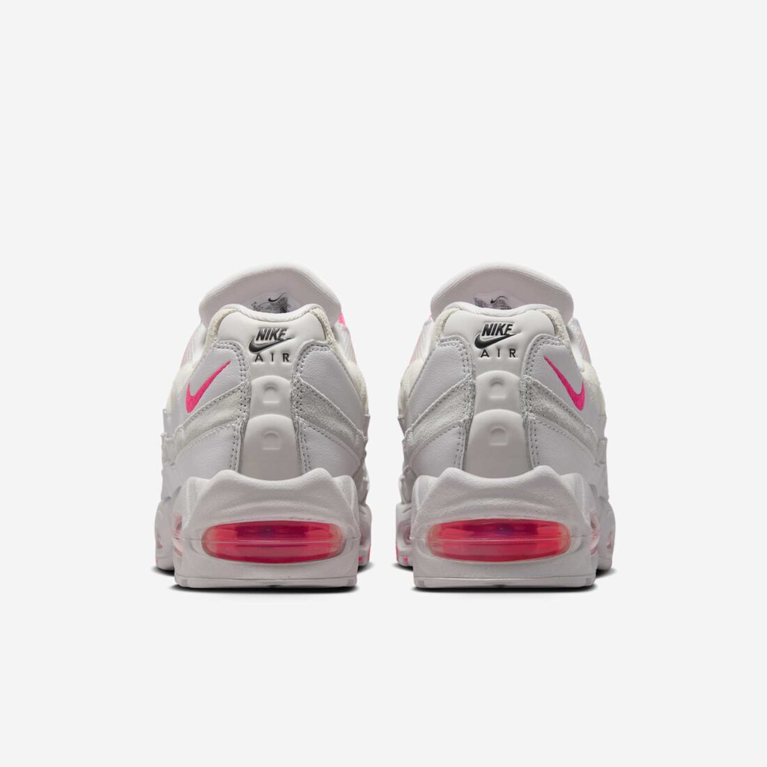 Sneakers Nike Air Max 95 OG Big Bubble Vast Grey Hyper Pink en mesh et suède gris avec accents roses et unités Air visibles surdimensionnées.Vue arrière