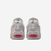 Sneakers Nike Air Max 95 OG Big Bubble Vast Grey Hyper Pink en mesh et suède gris avec accents roses et unités Air visibles surdimensionnées.Vue arrière