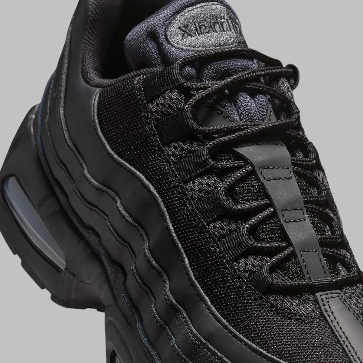 Sneakers Nike Air Max 95 OG Big Bubble en Black Patent avec mesh respirant, cuir premium et amorti Air Max maximal.Vue zoomer avant 