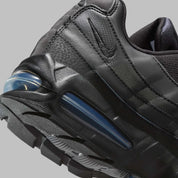 Sneakers Nike Air Max 95 OG Big Bubble en Black Patent avec mesh respirant, cuir premium et amorti Air Max maximal.Vue zoomer arrière 