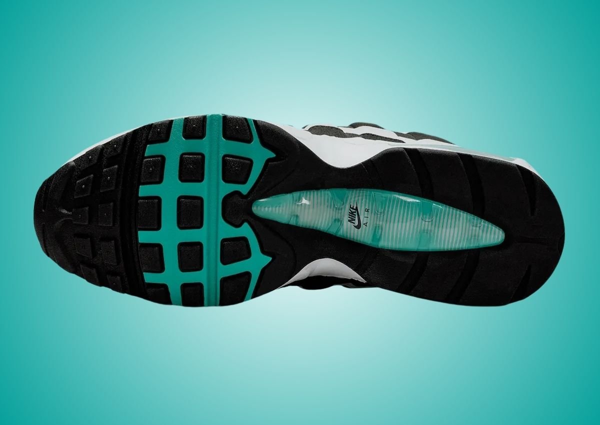 Sneakers Nike Air Max 95 OG Big Bubble noires avec contour Black Border en mesh et matières premium avec amorti Air Max visible. Vue du dessous