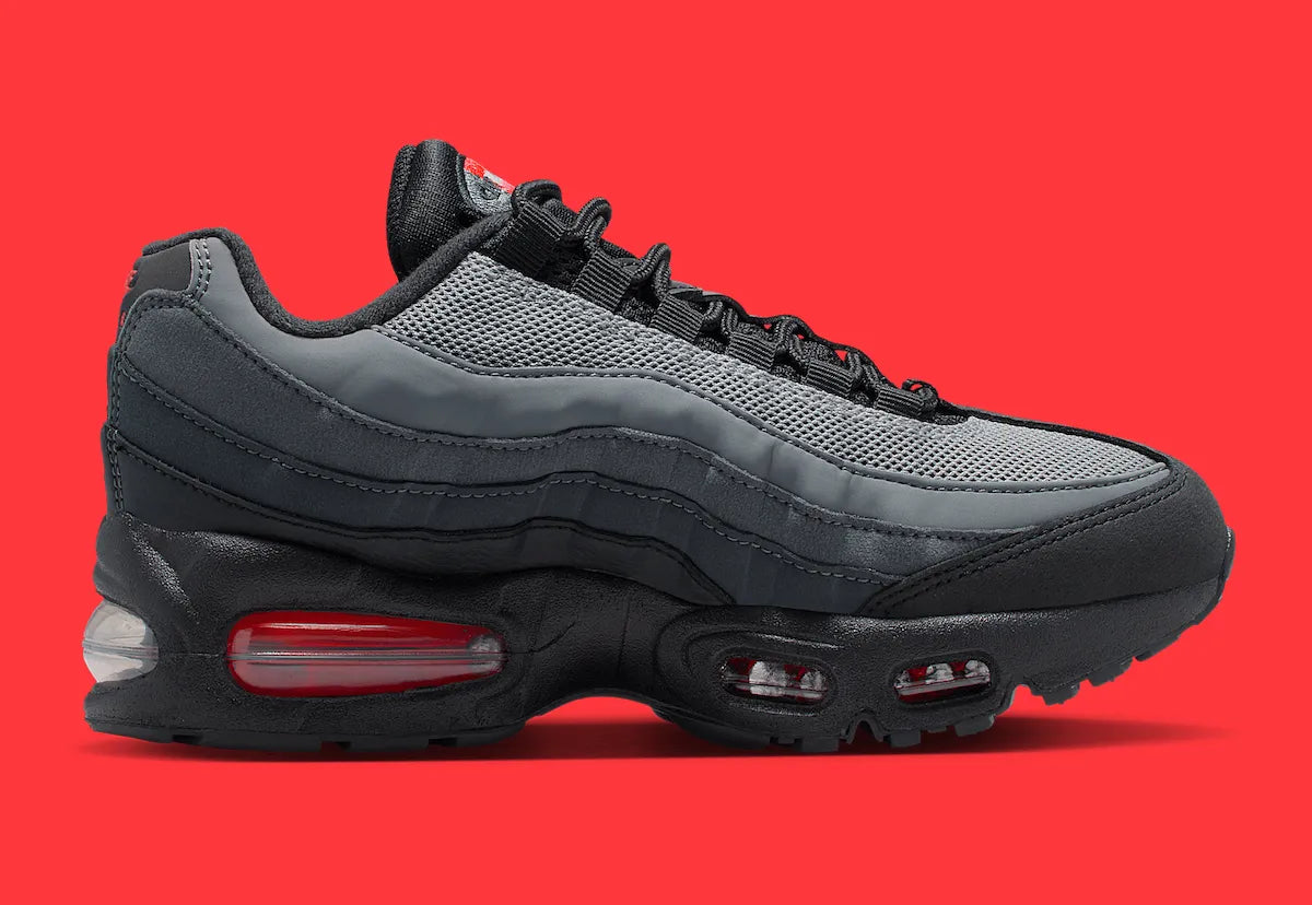 Sneakers Nike Air Max 95 OG Big Bubble noires avec accents Crimson et gris en mesh et matières premium avec amorti Air Max visible. Vue intérieur 