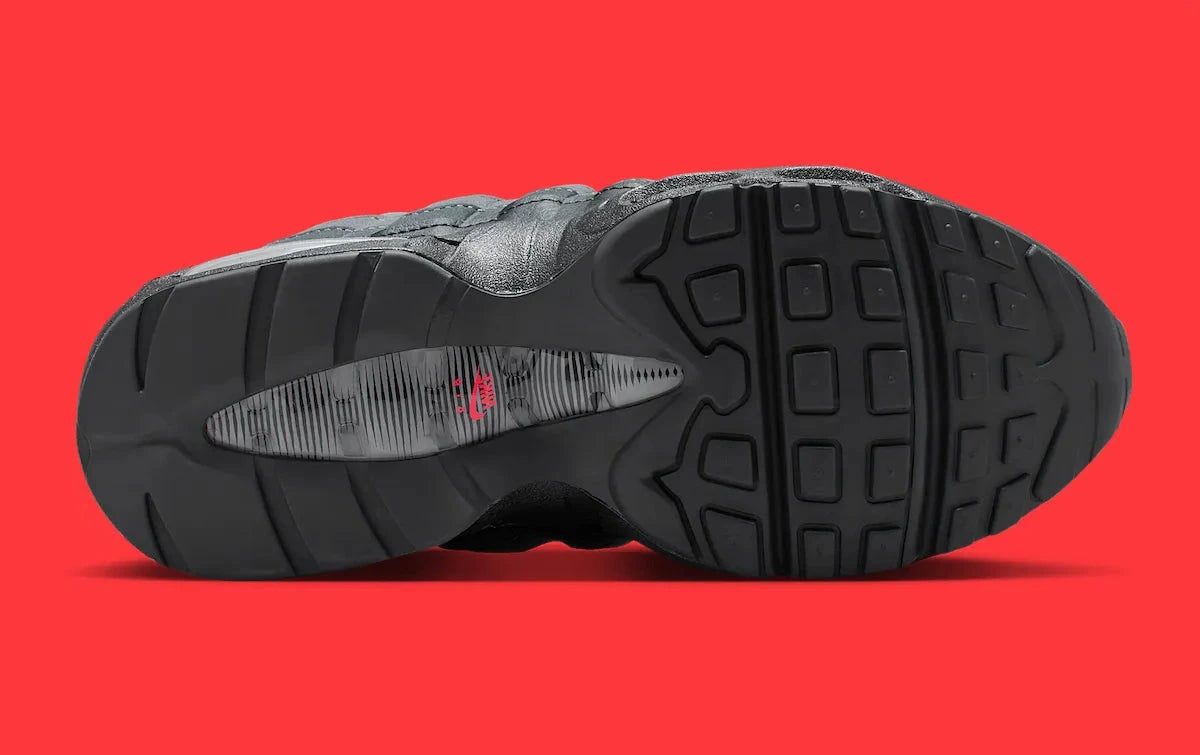 Sneakers Nike Air Max 95 OG Big Bubble noires avec accents Crimson et gris en mesh et matières premium avec amorti Air Max visible. Vue de dessous 