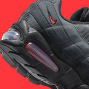 Sneakers Nike Air Max 95 OG Big Bubble noires avec accents Crimson et gris en mesh et matières premium avec amorti Air Max visible. Zoom Arrière 