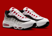 Nike Air Max 95 Comet Red IB7862-100, sneaker blanche et grise avec détails rouge Comet, panneaux ondulés et unité Max Air Big Bubble.
