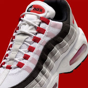 Nike Air Max 95 Comet Red IB7862-100, sneaker blanche et grise avec détails rouge Comet, panneaux ondulés et unité Max Air Big Bubble.