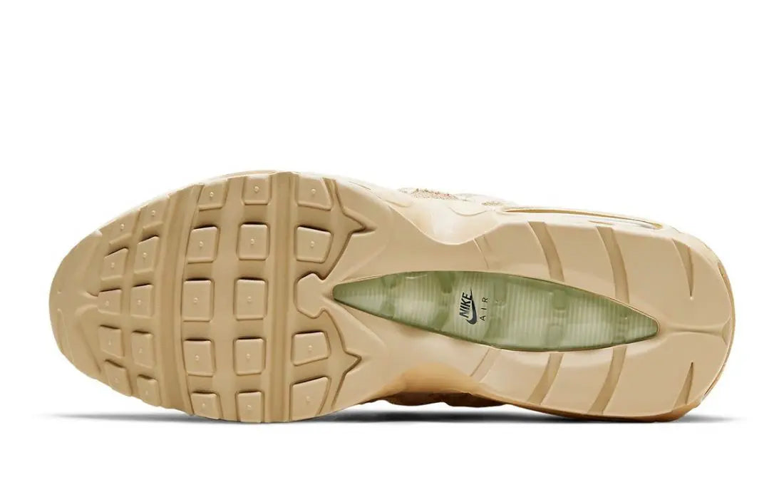 Nike Air Max 95 PRM Grain DH4102-200, sneaker beige Grain et Coconut Milk en mesh, suède et cuir avec unités Nike Air visibles.