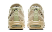 Nike Air Max 95 PRM Grain DH4102-200, sneaker beige Grain et Coconut Milk en mesh, suède et cuir avec unités Nike Air visibles.