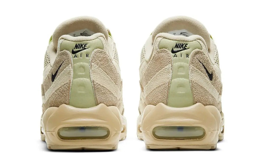 Nike Air Max 95 PRM Grain DH4102-200, sneaker beige Grain et Coconut Milk en mesh, suède et cuir avec unités Nike Air visibles.