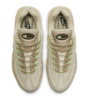 Nike Air Max 95 PRM Grain DH4102-200, sneaker beige Grain et Coconut Milk en mesh, suède et cuir avec unités Nike Air visibles.