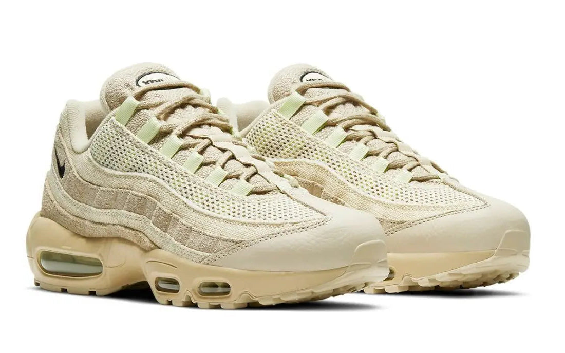 Nike Air Max 95 PRM Grain DH4102-200, sneaker beige Grain et Coconut Milk en mesh, suède et cuir avec unités Nike Air visibles.