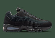 Sneaker technique au design outdoor premium, la Salomon XT-6 Walnut Huckleberry associe amorti performant, stabilité avancée et adhérence Contagrip pour un style fonctionnel ultra contemporain.