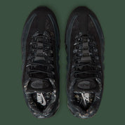 Sneaker technique au design outdoor premium, la Salomon XT-6 Walnut Huckleberry associe amorti performant, stabilité avancée et adhérence Contagrip pour un style fonctionnel ultra contemporain.