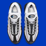 Nike Air Max 95 Toronto blanche, grise, rouge et bleue avec panneaux multicouches, Swoosh rouge et unités Max Air visibles.