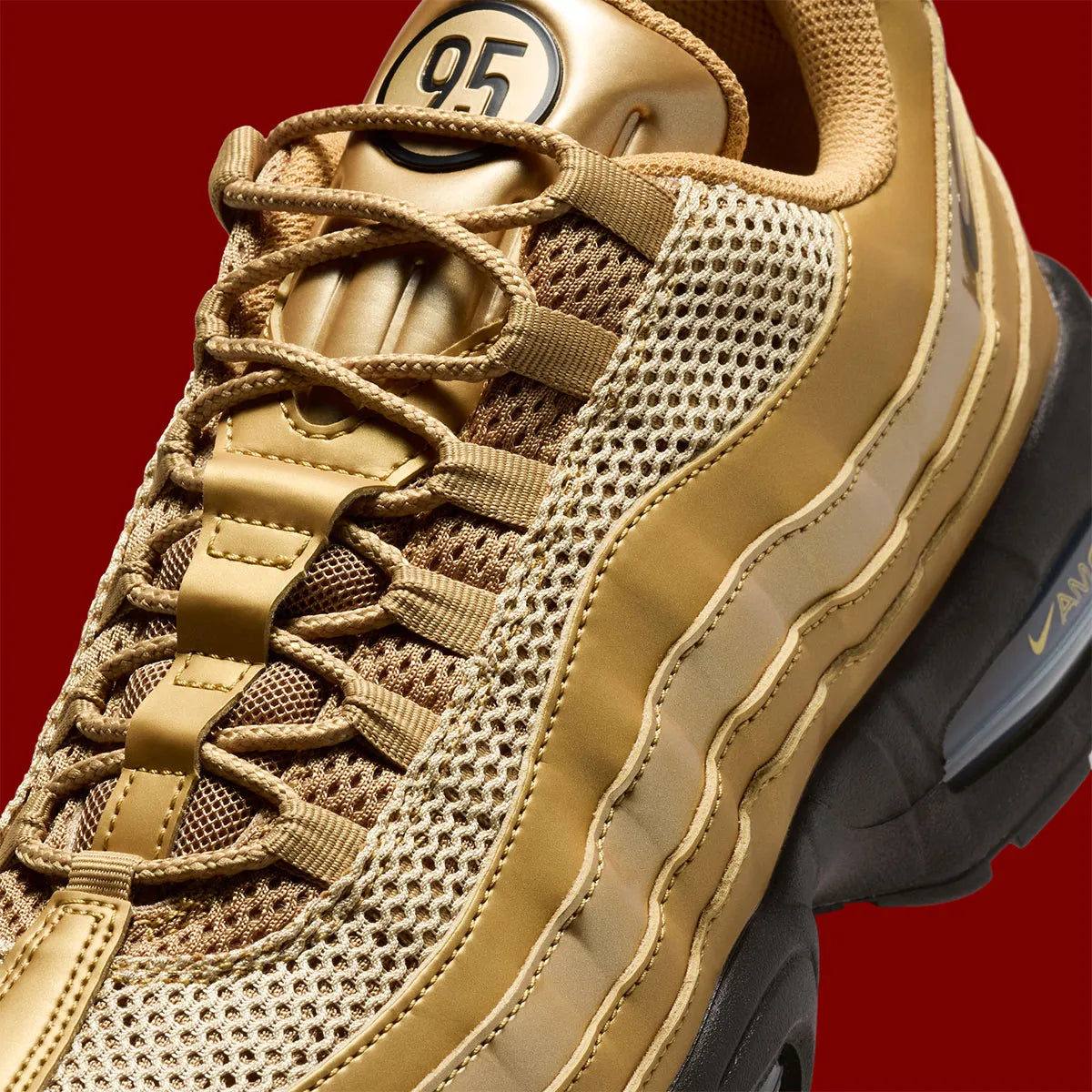 Nike Air Max 95 Big Bubble, sneaker rétro-running aux panneaux ondulés, tige multicouche et imposant amorti Max Air visible au talon et à l’avant-pied.